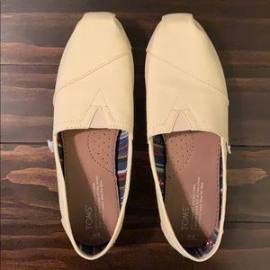 Beige canvas toms